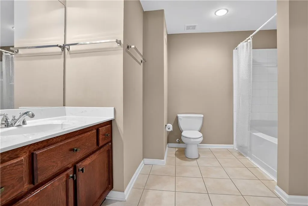 2700 Pine Tree Road N Unit 1318, Atlanta, Georgia 30324, 2 Bedrooms Bedrooms, ,2 BathroomsBathrooms,Residential,For Sale,2700 Pine Tree Road N Unit 1318,7626512