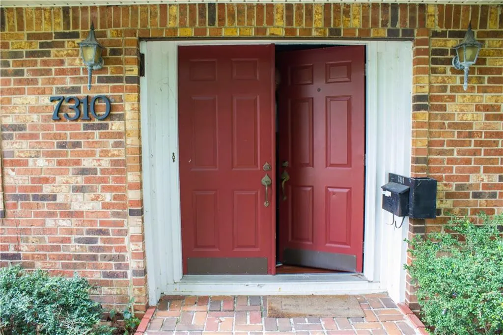 7310 Cardigan Circle, Atlanta, Georgia 30328, 3 Bedrooms Bedrooms, ,2 BathroomsBathrooms,Residential,Sold,7310 Cardigan Circle,5737197