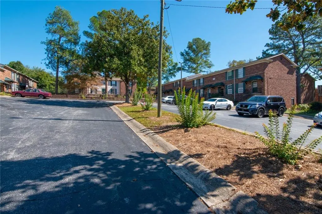 5656 Kingsport Drive Unit 6, Sandy Springs, Georgia 30342, 2 Bedrooms Bedrooms, ,1 BathroomBathrooms,Residential,Sold,5656 Kingsport Drive Unit 6,6634213