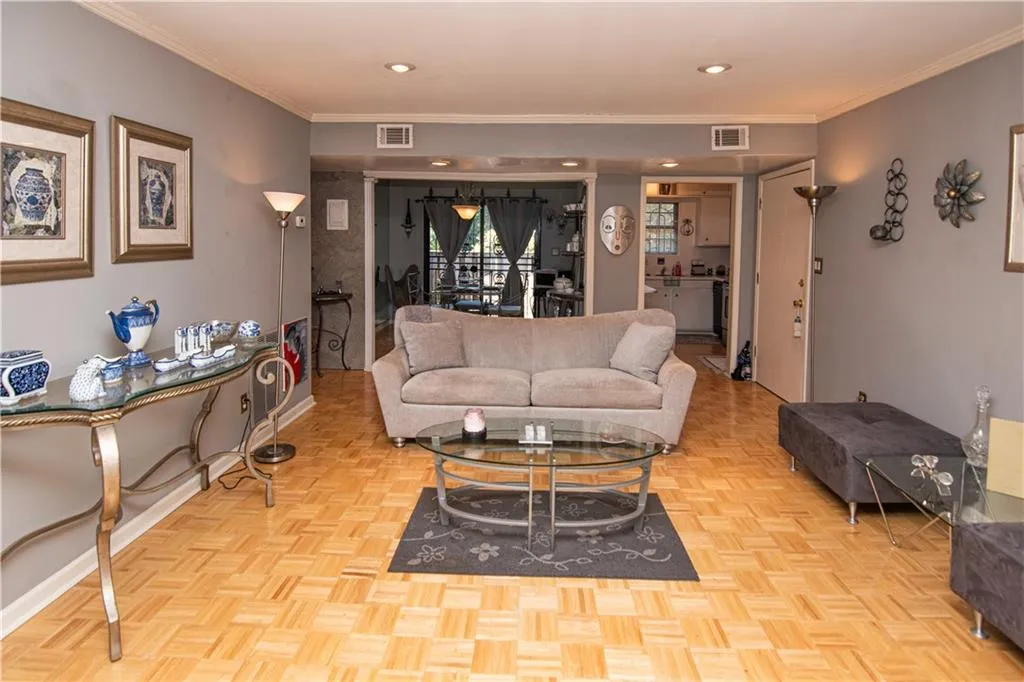 5656 Kingsport Drive Unit 6, Sandy Springs, Georgia 30342, 2 Bedrooms Bedrooms, ,1 BathroomBathrooms,Residential,Sold,5656 Kingsport Drive Unit 6,6634213