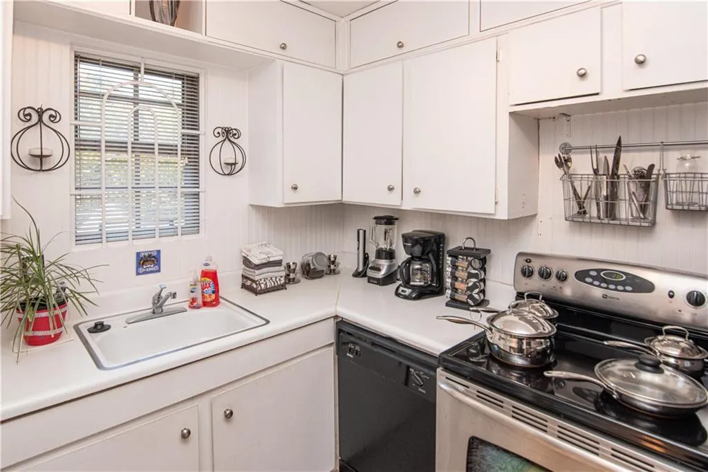 5656 Kingsport Drive Unit 6, Sandy Springs, Georgia 30342, 2 Bedrooms Bedrooms, ,1 BathroomBathrooms,Residential,Sold,5656 Kingsport Drive Unit 6,6634213