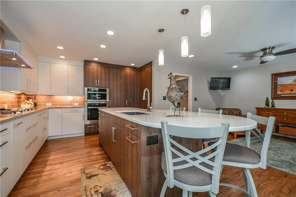 203 The South Chace, Sandy Springs, Georgia 30328, 3 Bedrooms Bedrooms, ,2 BathroomsBathrooms,Residential,Sold,203 The South Chace,6609930