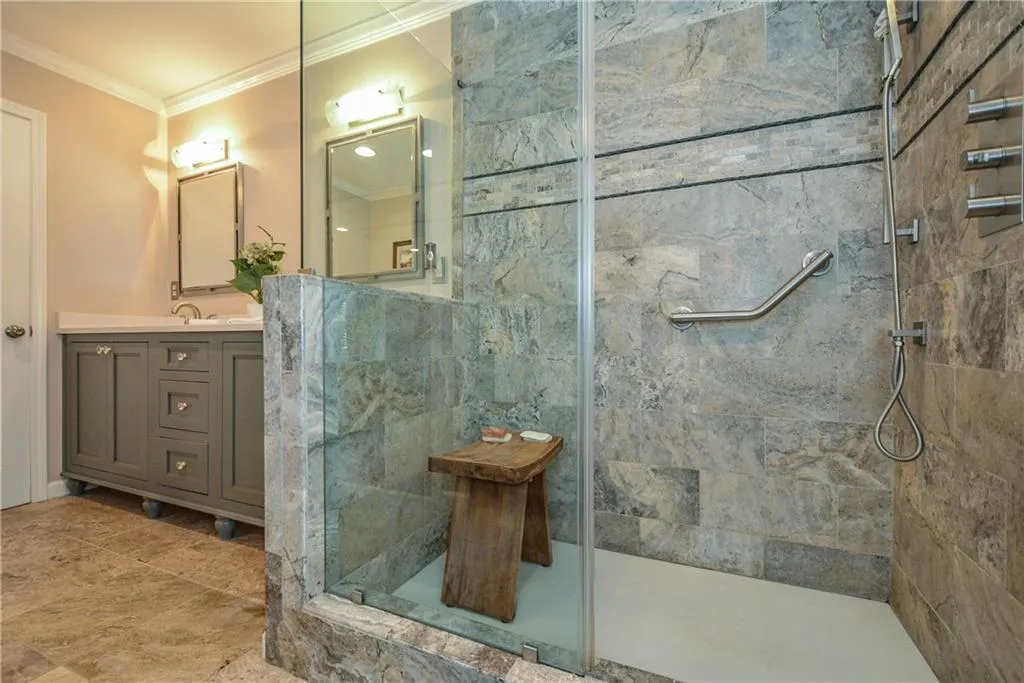 203 The South Chace, Sandy Springs, Georgia 30328, 3 Bedrooms Bedrooms, ,2 BathroomsBathrooms,Residential,Sold,203 The South Chace,6609930