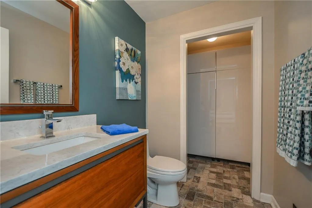 203 The South Chace, Sandy Springs, Georgia 30328, 3 Bedrooms Bedrooms, ,2 BathroomsBathrooms,Residential,Sold,203 The South Chace,6609930