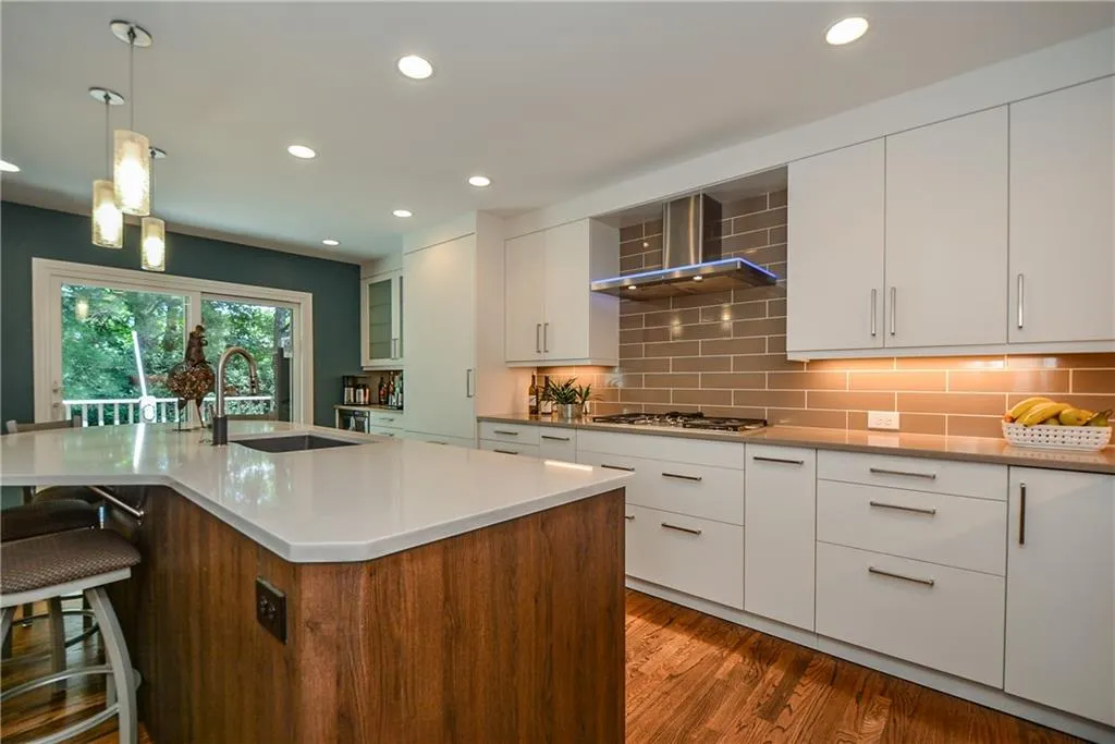 203 The South Chace, Sandy Springs, Georgia 30328, 3 Bedrooms Bedrooms, ,2 BathroomsBathrooms,Residential,Sold,203 The South Chace,6609930