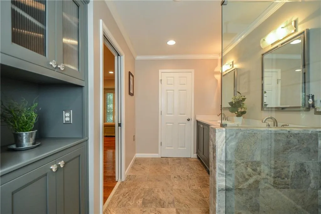 203 The South Chace, Sandy Springs, Georgia 30328, 3 Bedrooms Bedrooms, ,2 BathroomsBathrooms,Residential,Sold,203 The South Chace,6609930