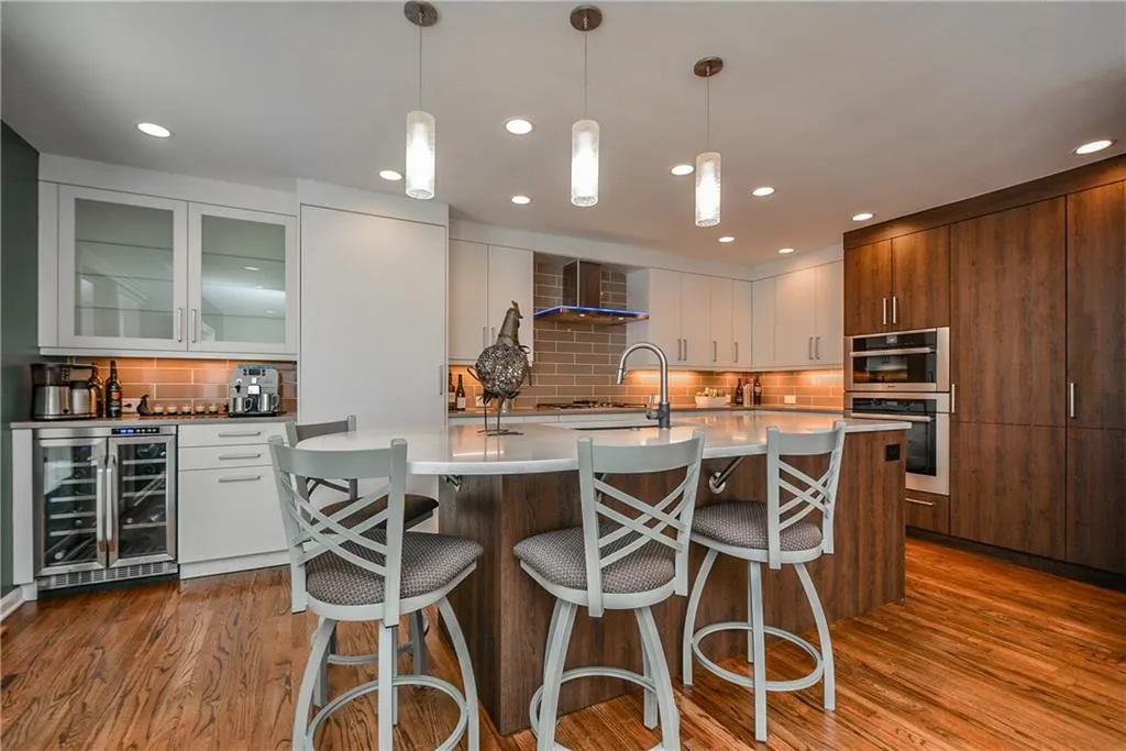 203 The South Chace, Sandy Springs, Georgia 30328, 3 Bedrooms Bedrooms, ,2 BathroomsBathrooms,Residential,Sold,203 The South Chace,6609930