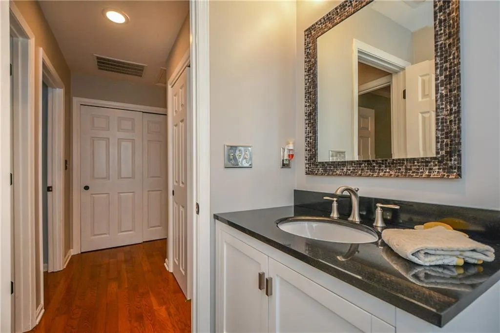 203 The South Chace, Sandy Springs, Georgia 30328, 3 Bedrooms Bedrooms, ,2 BathroomsBathrooms,Residential,Sold,203 The South Chace,6609930