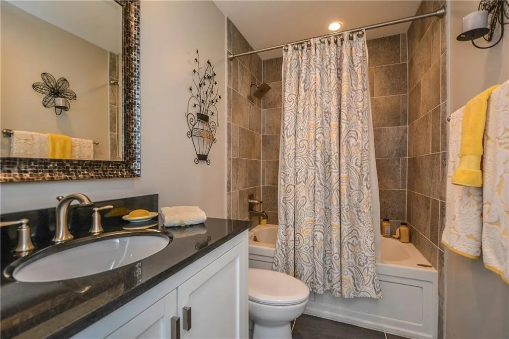 203 The South Chace, Sandy Springs, Georgia 30328, 3 Bedrooms Bedrooms, ,2 BathroomsBathrooms,Residential,Sold,203 The South Chace,6609930