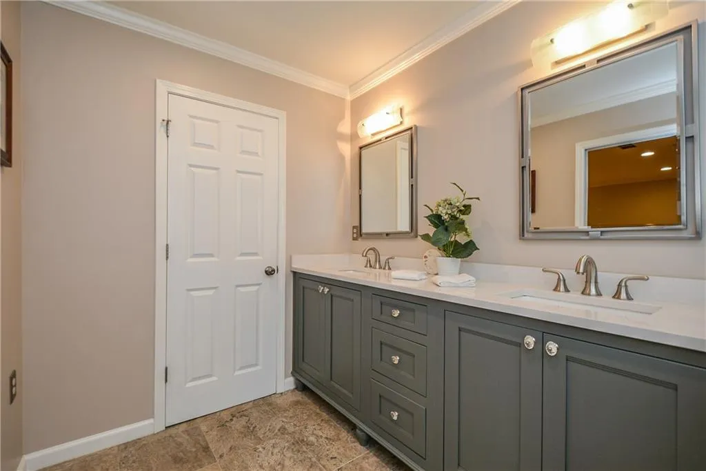 203 The South Chace, Sandy Springs, Georgia 30328, 3 Bedrooms Bedrooms, ,2 BathroomsBathrooms,Residential,Sold,203 The South Chace,6609930