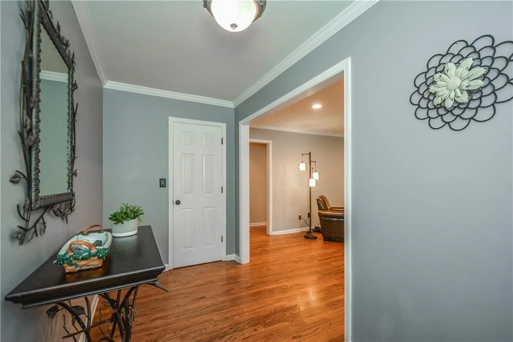 203 The South Chace, Sandy Springs, Georgia 30328, 3 Bedrooms Bedrooms, ,2 BathroomsBathrooms,Residential,Sold,203 The South Chace,6609930