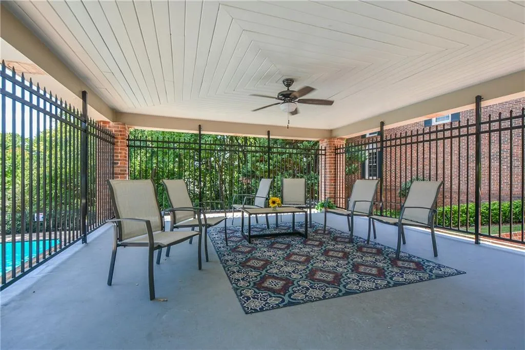 203 The South Chace, Sandy Springs, Georgia 30328, 3 Bedrooms Bedrooms, ,2 BathroomsBathrooms,Residential,Sold,203 The South Chace,6609930