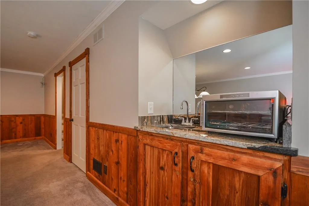 203 The South Chace, Sandy Springs, Georgia 30328, 3 Bedrooms Bedrooms, ,2 BathroomsBathrooms,Residential,Sold,203 The South Chace,6609930