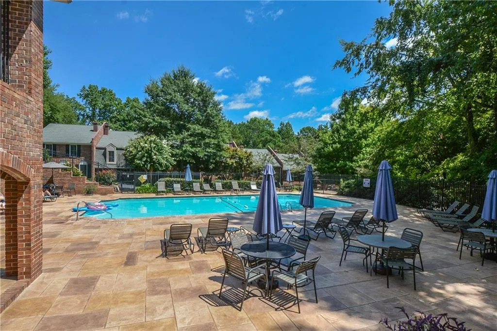 203 The South Chace, Sandy Springs, Georgia 30328, 3 Bedrooms Bedrooms, ,2 BathroomsBathrooms,Residential,Sold,203 The South Chace,6609930