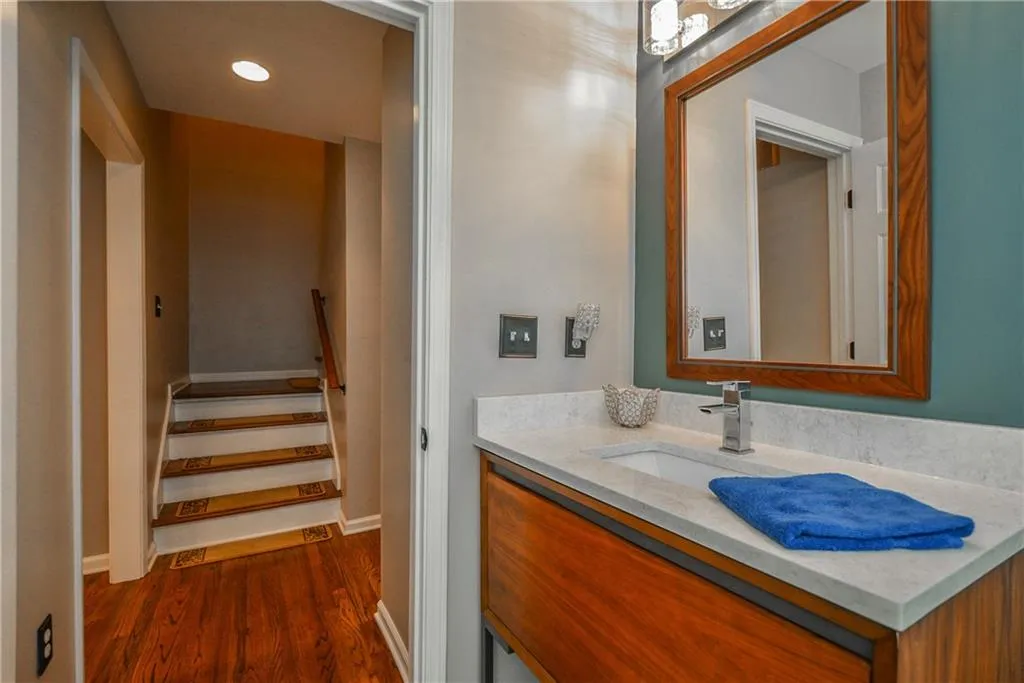 203 The South Chace, Sandy Springs, Georgia 30328, 3 Bedrooms Bedrooms, ,2 BathroomsBathrooms,Residential,Sold,203 The South Chace,6609930