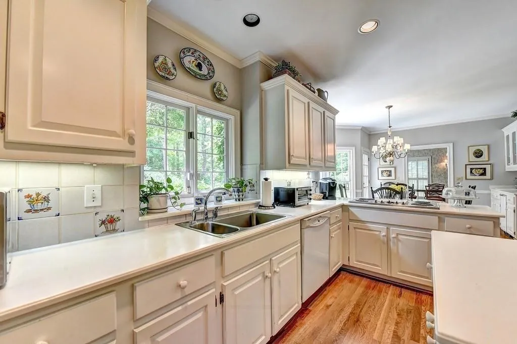 9080 Huntcliff Trace, Sandy Springs, Georgia 30350, 4 Bedrooms Bedrooms, ,4 BathroomsBathrooms,Residential,Sold,9080 Huntcliff Trace,6556023