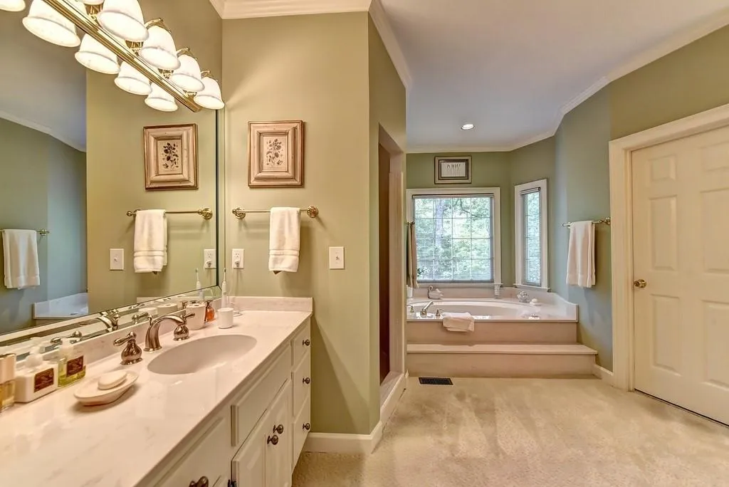 9080 Huntcliff Trace, Sandy Springs, Georgia 30350, 4 Bedrooms Bedrooms, ,4 BathroomsBathrooms,Residential,Sold,9080 Huntcliff Trace,6556023