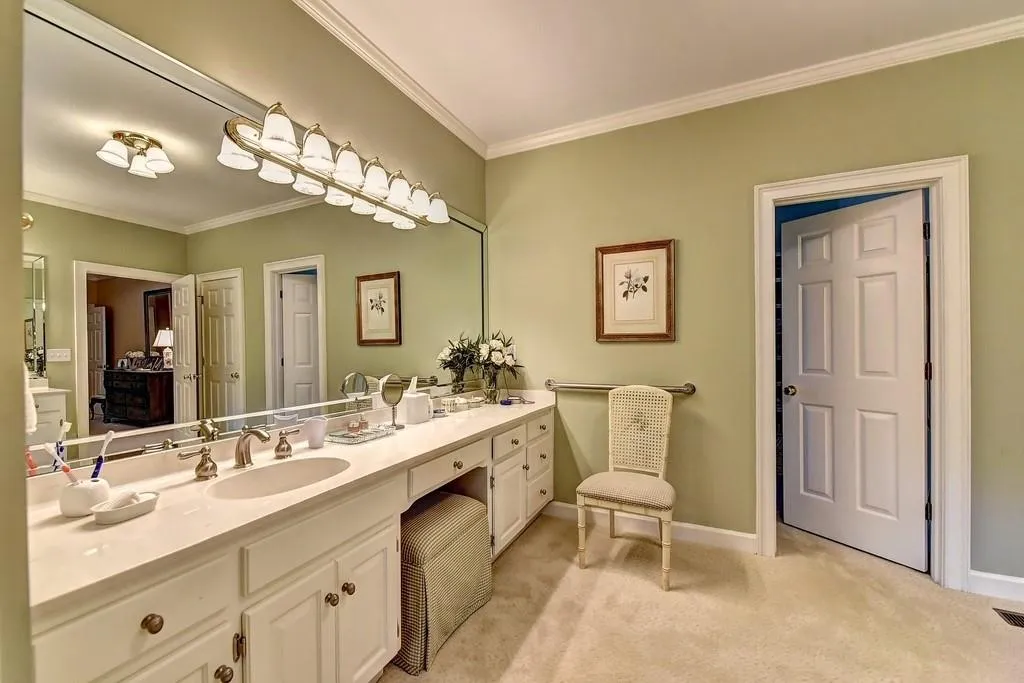 9080 Huntcliff Trace, Sandy Springs, Georgia 30350, 4 Bedrooms Bedrooms, ,4 BathroomsBathrooms,Residential,Sold,9080 Huntcliff Trace,6556023