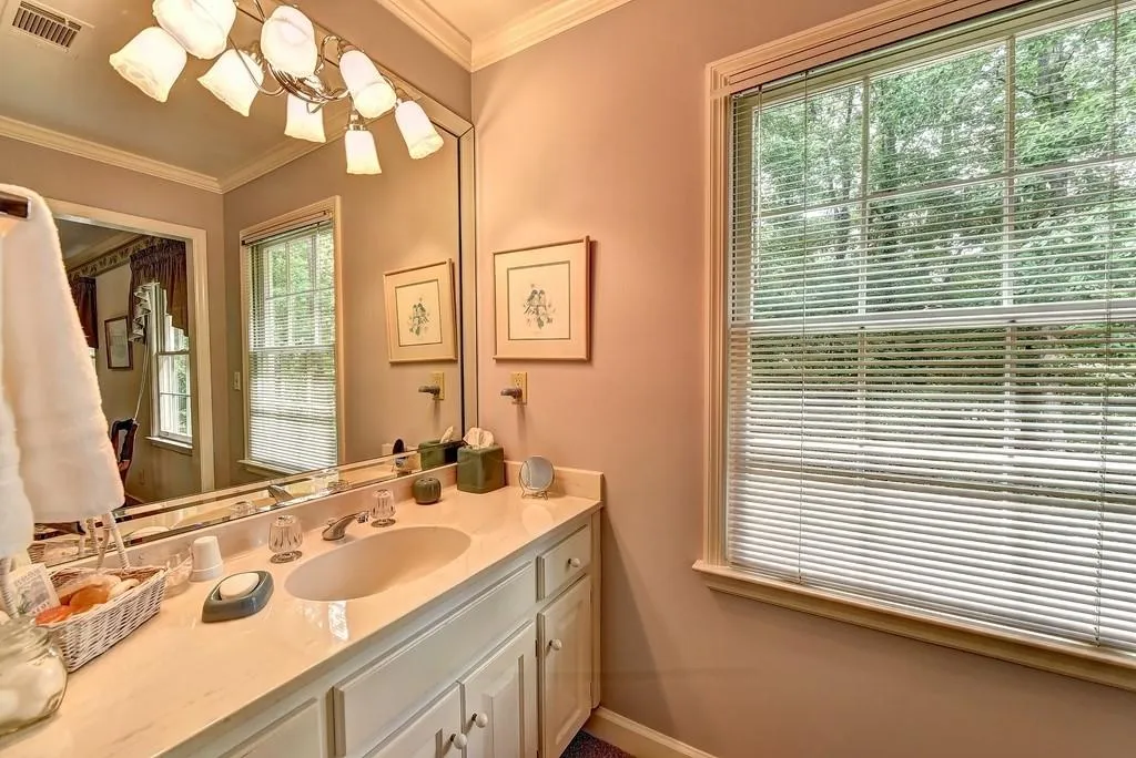 9080 Huntcliff Trace, Sandy Springs, Georgia 30350, 4 Bedrooms Bedrooms, ,4 BathroomsBathrooms,Residential,Sold,9080 Huntcliff Trace,6556023