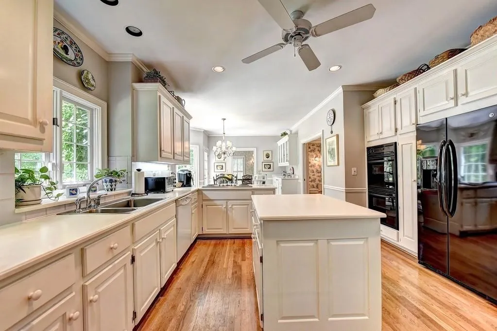9080 Huntcliff Trace, Sandy Springs, Georgia 30350, 4 Bedrooms Bedrooms, ,4 BathroomsBathrooms,Residential,Sold,9080 Huntcliff Trace,6556023