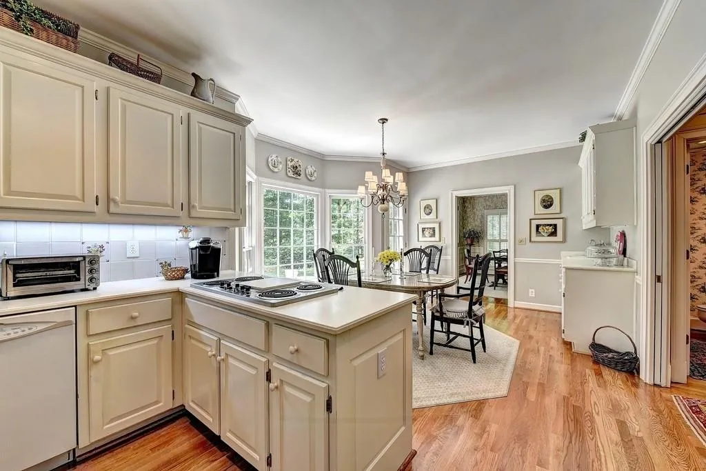 9080 Huntcliff Trace, Sandy Springs, Georgia 30350, 4 Bedrooms Bedrooms, ,4 BathroomsBathrooms,Residential,Sold,9080 Huntcliff Trace,6556023