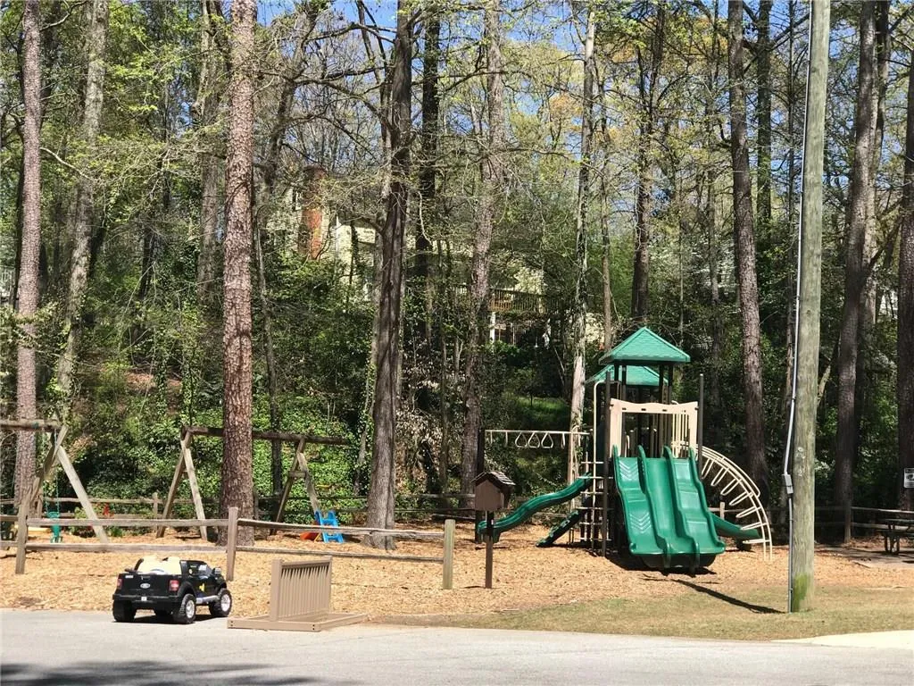 200 Hunters Trace Lane, Sandy Springs, Georgia 30328, 5 Bedrooms Bedrooms, ,3 BathroomsBathrooms,Residential,Sold,200 Hunters Trace Lane,5980345