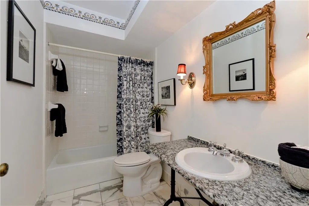 200 Hunters Trace Lane, Sandy Springs, Georgia 30328, 5 Bedrooms Bedrooms, ,3 BathroomsBathrooms,Residential,Sold,200 Hunters Trace Lane,5980345