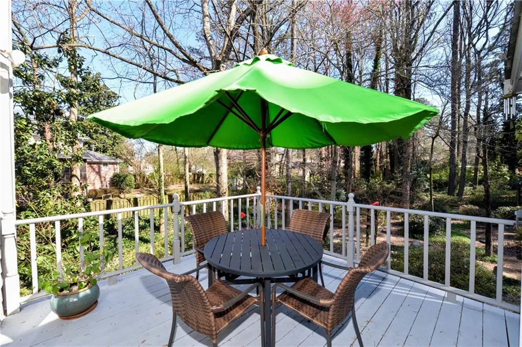 200 Hunters Trace Lane, Sandy Springs, Georgia 30328, 5 Bedrooms Bedrooms, ,3 BathroomsBathrooms,Residential,Sold,200 Hunters Trace Lane,5980345