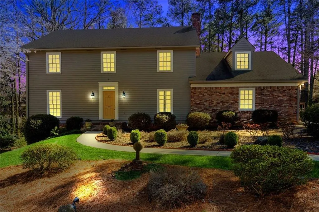 200 Hunters Trace Lane, Sandy Springs, Georgia 30328, 5 Bedrooms Bedrooms, ,3 BathroomsBathrooms,Residential,Sold,200 Hunters Trace Lane,5980345