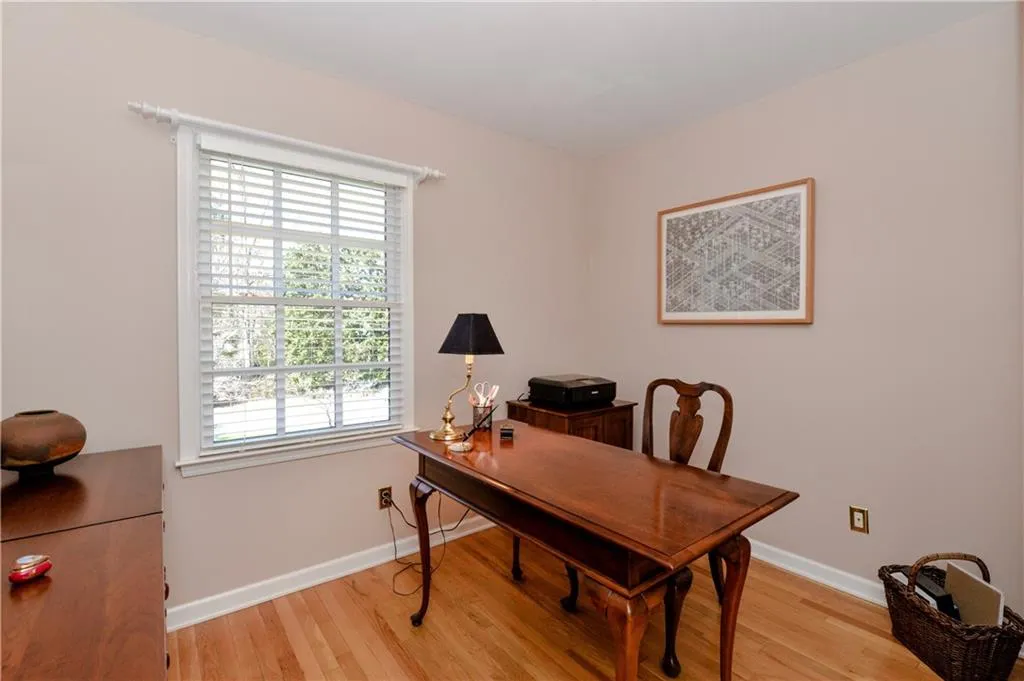 200 Hunters Trace Lane, Sandy Springs, Georgia 30328, 5 Bedrooms Bedrooms, ,3 BathroomsBathrooms,Residential,Sold,200 Hunters Trace Lane,5980345