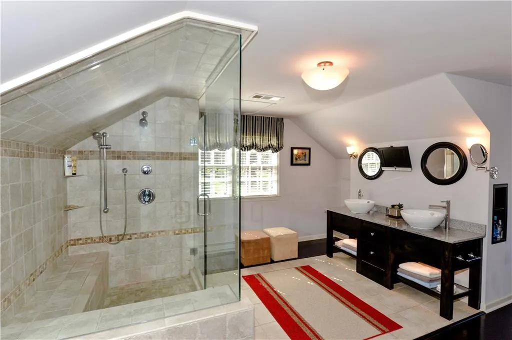 200 Hunters Trace Lane, Sandy Springs, Georgia 30328, 5 Bedrooms Bedrooms, ,3 BathroomsBathrooms,Residential,Sold,200 Hunters Trace Lane,5980345