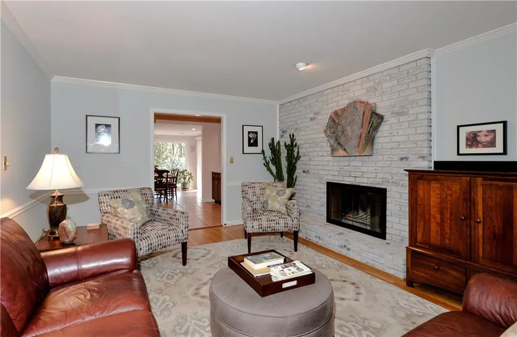 200 Hunters Trace Lane, Sandy Springs, Georgia 30328, 5 Bedrooms Bedrooms, ,3 BathroomsBathrooms,Residential,Sold,200 Hunters Trace Lane,5980345