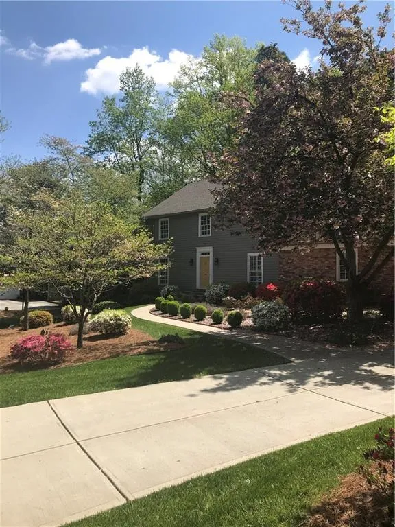 200 Hunters Trace Lane, Sandy Springs, Georgia 30328, 5 Bedrooms Bedrooms, ,3 BathroomsBathrooms,Residential,Sold,200 Hunters Trace Lane,5980345