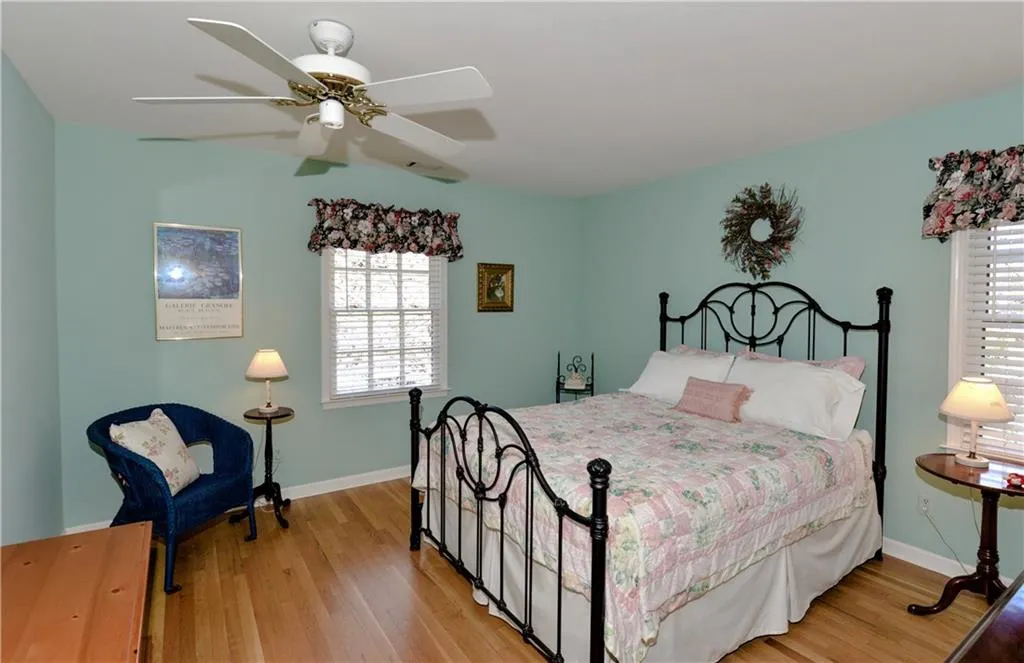 200 Hunters Trace Lane, Sandy Springs, Georgia 30328, 5 Bedrooms Bedrooms, ,3 BathroomsBathrooms,Residential,Sold,200 Hunters Trace Lane,5980345