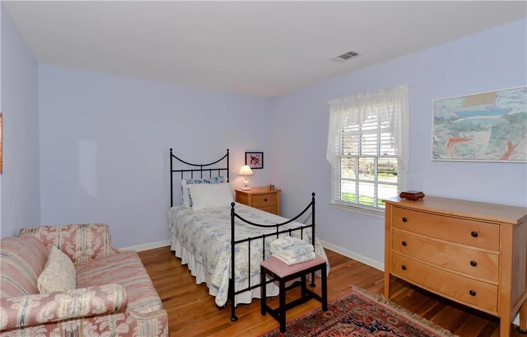 200 Hunters Trace Lane, Sandy Springs, Georgia 30328, 5 Bedrooms Bedrooms, ,3 BathroomsBathrooms,Residential,Sold,200 Hunters Trace Lane,5980345