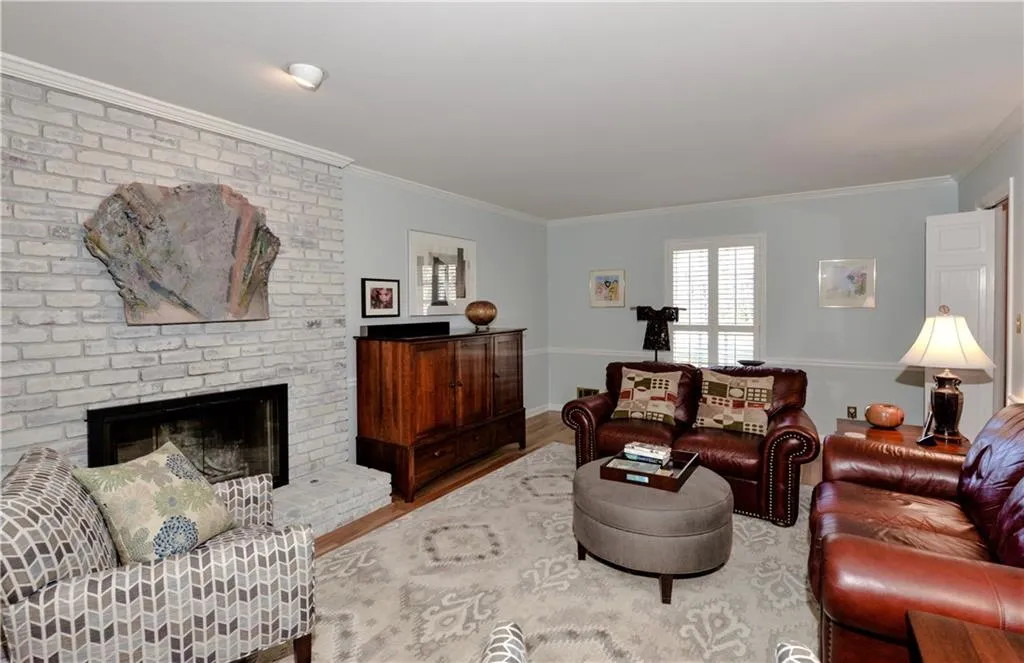 200 Hunters Trace Lane, Sandy Springs, Georgia 30328, 5 Bedrooms Bedrooms, ,3 BathroomsBathrooms,Residential,Sold,200 Hunters Trace Lane,5980345