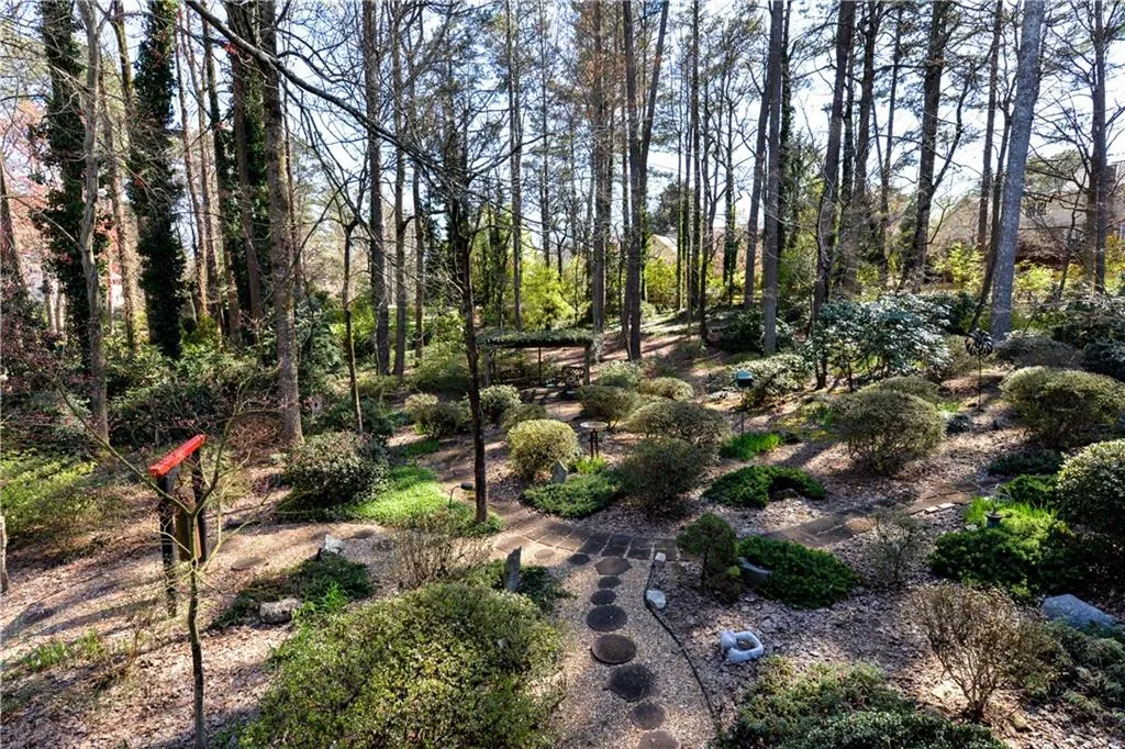 200 Hunters Trace Lane, Sandy Springs, Georgia 30328, 5 Bedrooms Bedrooms, ,3 BathroomsBathrooms,Residential,Sold,200 Hunters Trace Lane,5980345