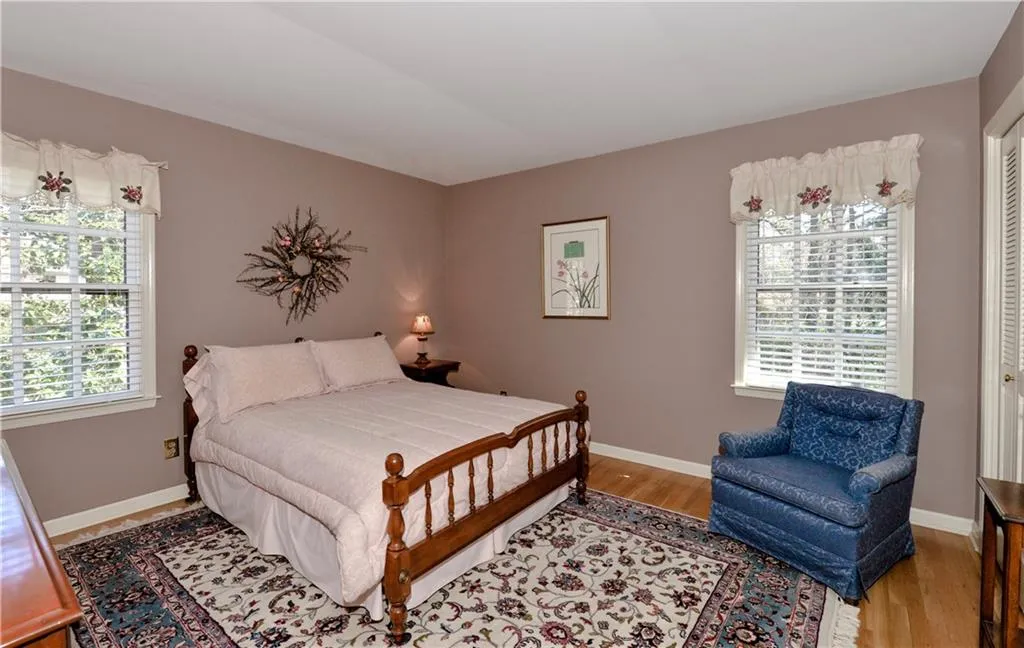 200 Hunters Trace Lane, Sandy Springs, Georgia 30328, 5 Bedrooms Bedrooms, ,3 BathroomsBathrooms,Residential,Sold,200 Hunters Trace Lane,5980345