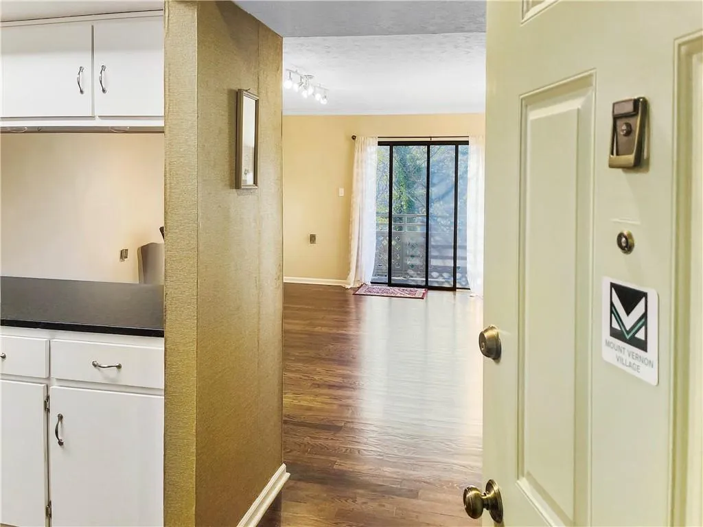 475 Mount Vernon Highway Unit 204a, Sandy Springs, Georgia 30328, 2 Bedrooms Bedrooms, ,2 BathroomsBathrooms,Residential,Sold,475 Mount Vernon Highway Unit 204a,6976998