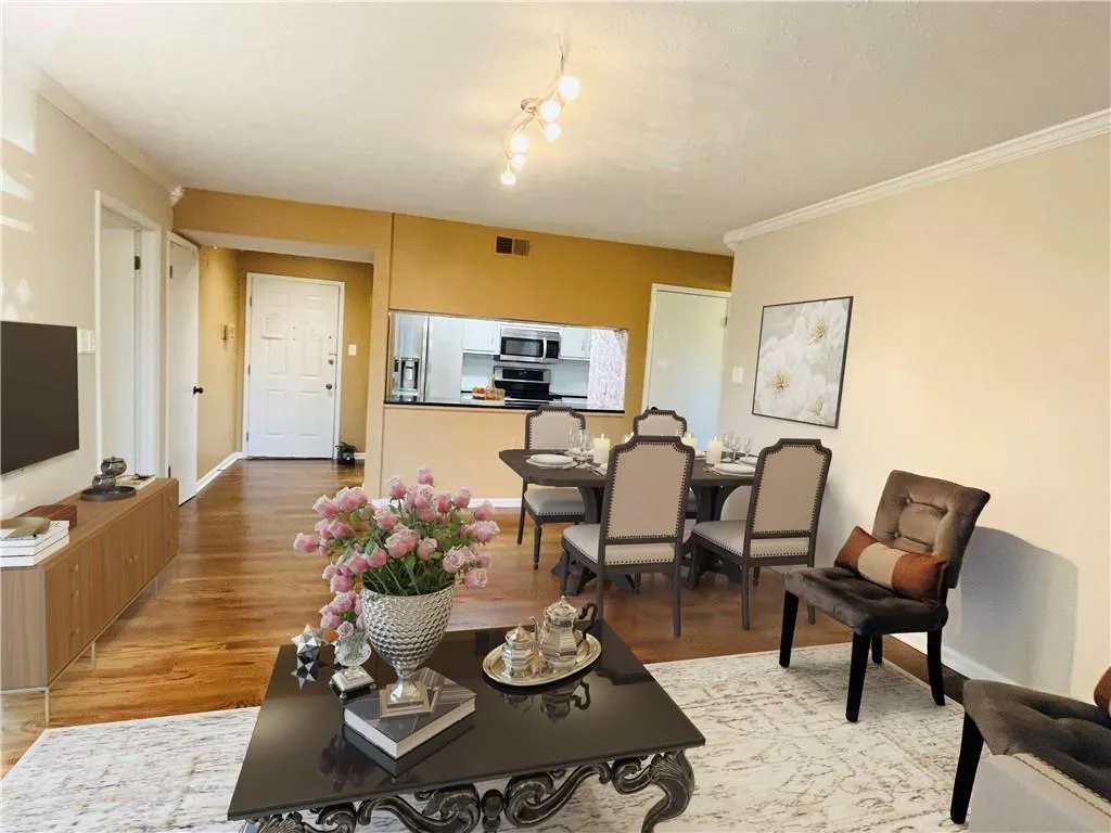475 Mount Vernon Highway Unit 204a, Sandy Springs, Georgia 30328, 2 Bedrooms Bedrooms, ,2 BathroomsBathrooms,Residential,Sold,475 Mount Vernon Highway Unit 204a,6976998