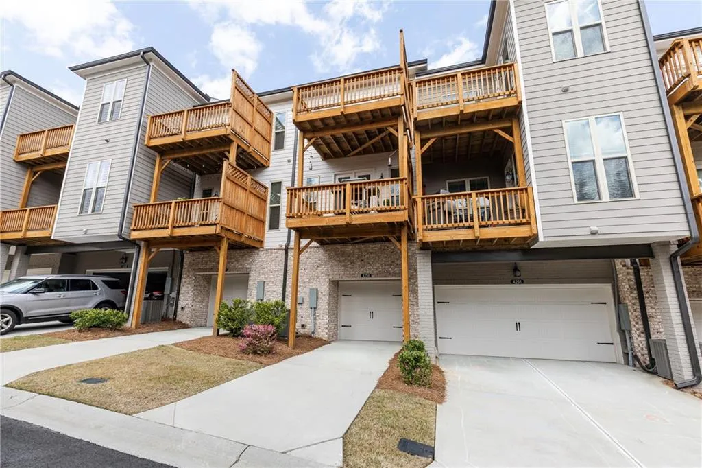 4259 Deming Circle, Sandy Springs, Georgia 30342, 2 Bedrooms Bedrooms, ,3 BathroomsBathrooms,Residential,Sold,4259 Deming Circle,6764757