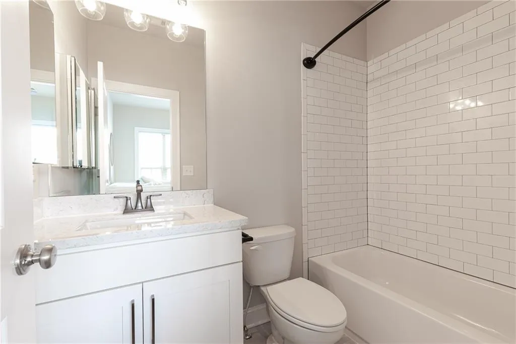 4259 Deming Circle, Sandy Springs, Georgia 30342, 2 Bedrooms Bedrooms, ,3 BathroomsBathrooms,Residential,Sold,4259 Deming Circle,6764757