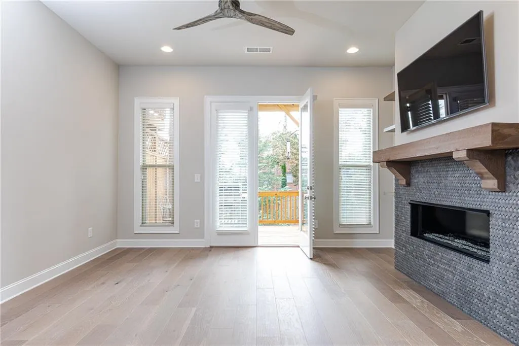 4259 Deming Circle, Sandy Springs, Georgia 30342, 2 Bedrooms Bedrooms, ,3 BathroomsBathrooms,Residential,Sold,4259 Deming Circle,6764757