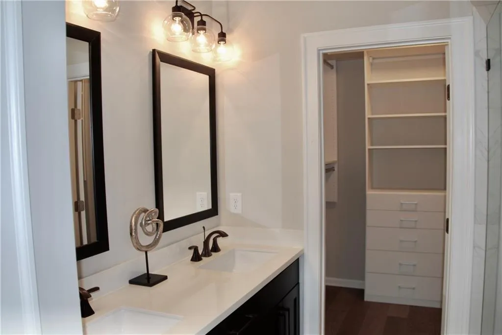 4259 Deming Circle, Sandy Springs, Georgia 30342, 2 Bedrooms Bedrooms, ,3 BathroomsBathrooms,Residential,Sold,4259 Deming Circle,6764757