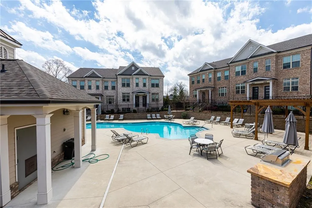 4259 Deming Circle, Sandy Springs, Georgia 30342, 2 Bedrooms Bedrooms, ,3 BathroomsBathrooms,Residential,Sold,4259 Deming Circle,6764757