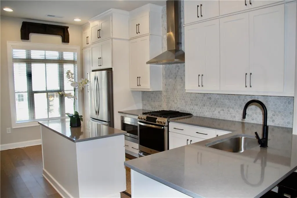 4259 Deming Circle, Sandy Springs, Georgia 30342, 2 Bedrooms Bedrooms, ,3 BathroomsBathrooms,Residential,Sold,4259 Deming Circle,6764757