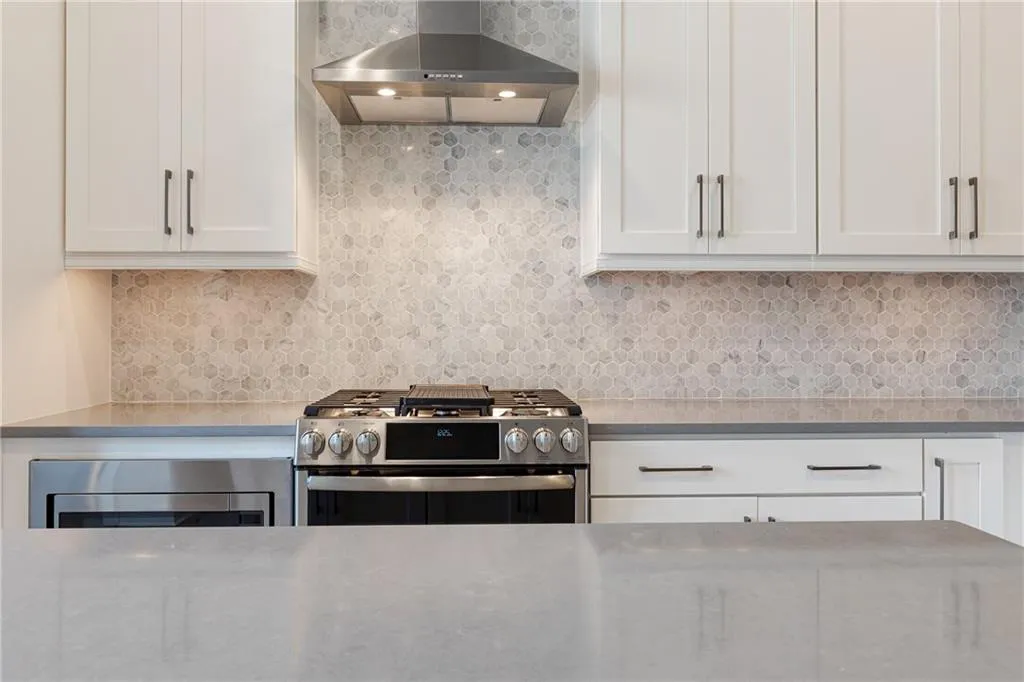 4259 Deming Circle, Sandy Springs, Georgia 30342, 2 Bedrooms Bedrooms, ,3 BathroomsBathrooms,Residential,Sold,4259 Deming Circle,6764757