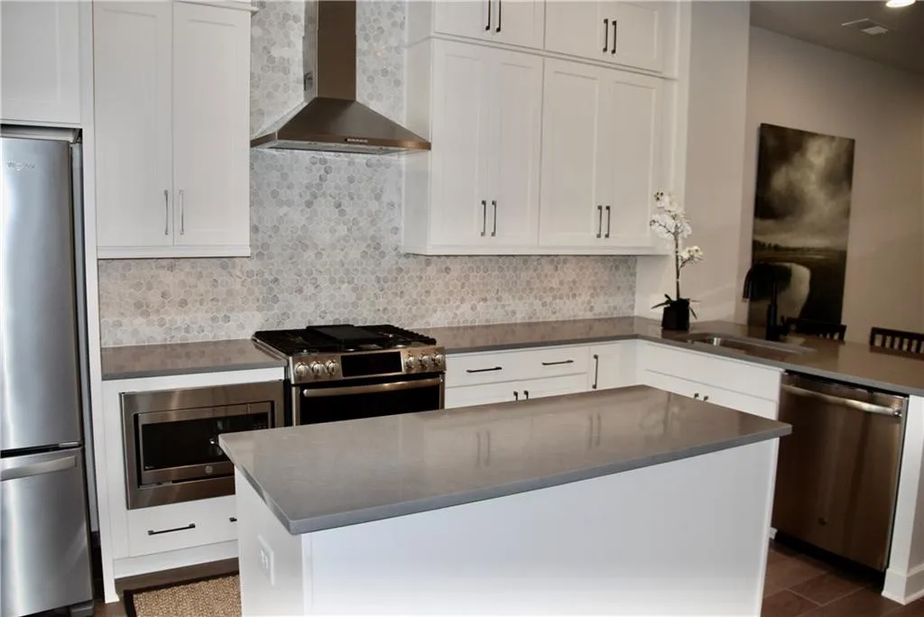 4259 Deming Circle, Sandy Springs, Georgia 30342, 2 Bedrooms Bedrooms, ,3 BathroomsBathrooms,Residential,Sold,4259 Deming Circle,6764757