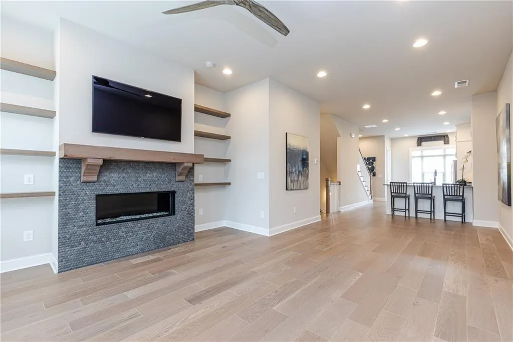 4259 Deming Circle, Sandy Springs, Georgia 30342, 2 Bedrooms Bedrooms, ,3 BathroomsBathrooms,Residential,Sold,4259 Deming Circle,6764757