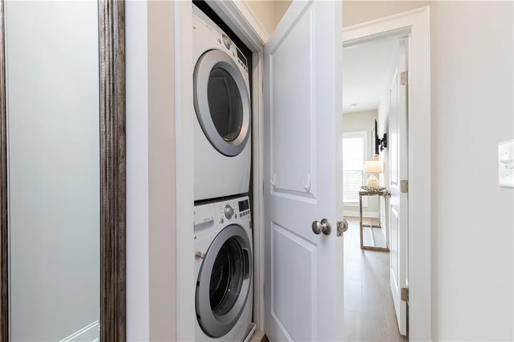 4259 Deming Circle, Sandy Springs, Georgia 30342, 2 Bedrooms Bedrooms, ,3 BathroomsBathrooms,Residential,Sold,4259 Deming Circle,6764757